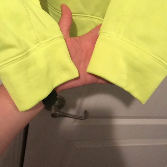 Men’s Therma-fit lime green Nike sweater - Picture 4 of 7